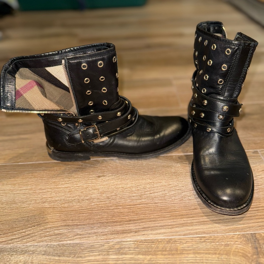 BURBERRY Jude leather Boot Boho Biker Black Leather Grommet Moto Buckle Sz 8 38